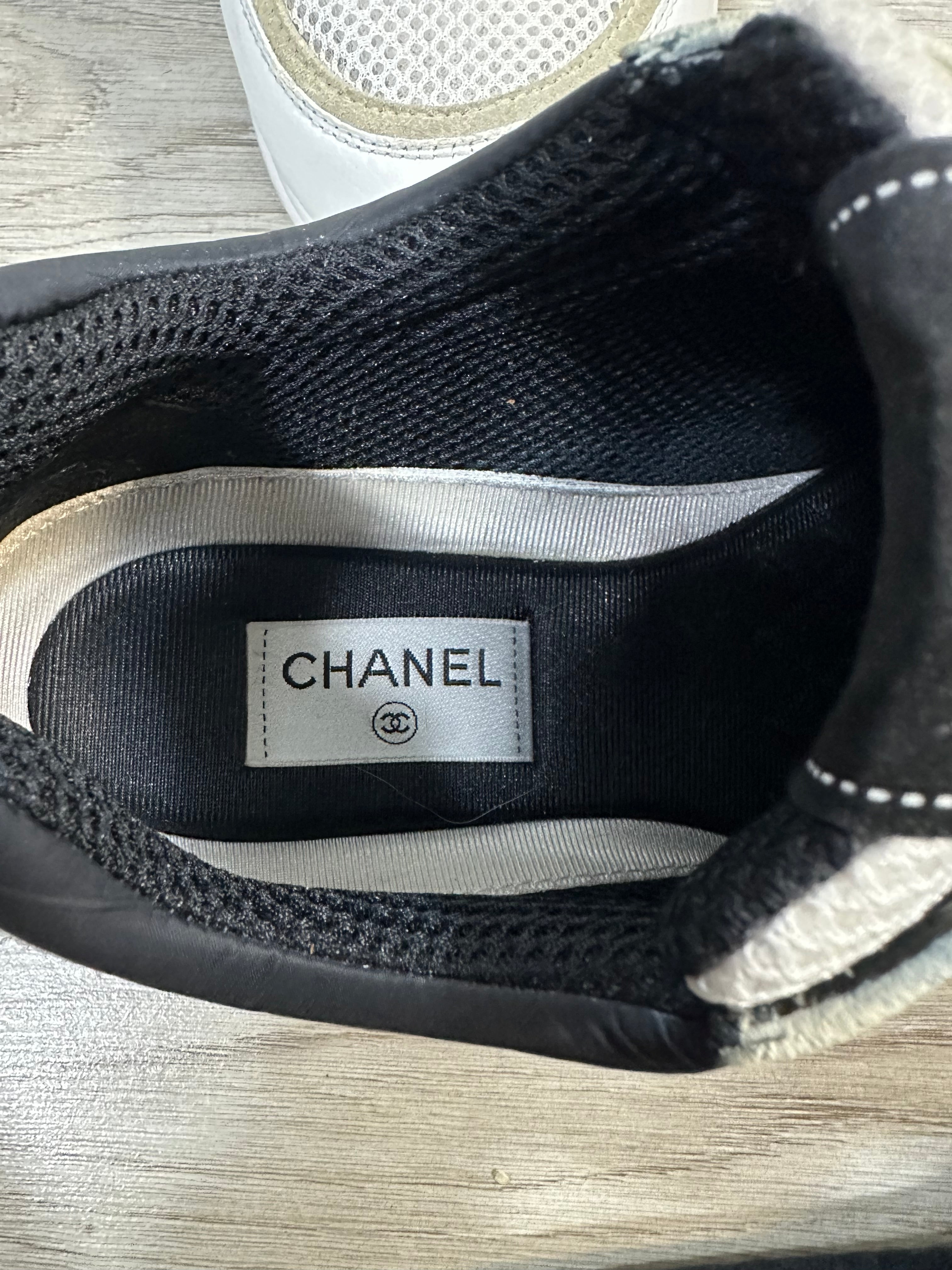 Chanel CC Runner